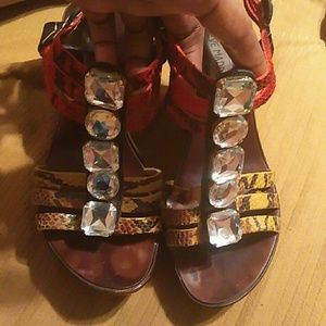 Steve madden wedge aztec sandal